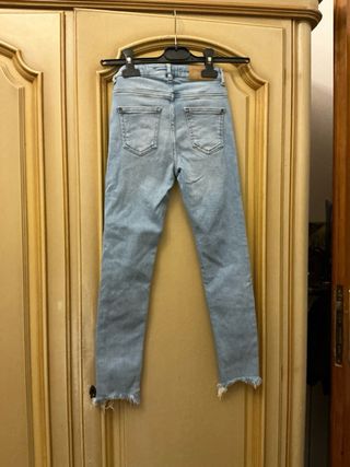 Jeans Zara skinny vita alta strappati azzurri
