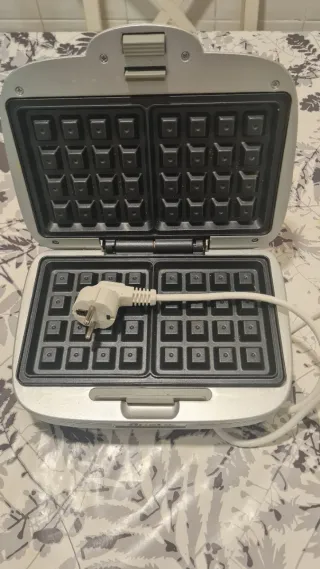 GOFRERA /Sandwichera Waffle Maker Party Time Roja