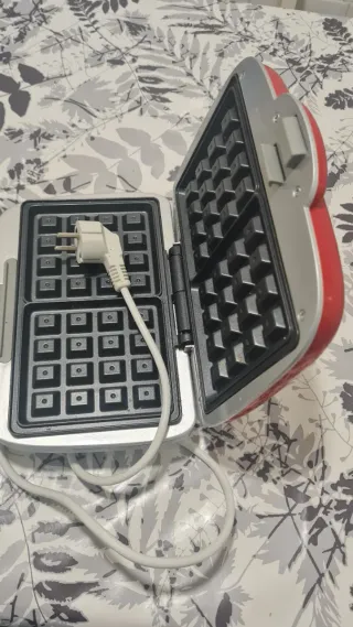 GOFRERA /Sandwichera Waffle Maker Party Time Roja