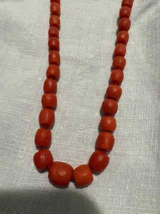 Collar Coral Antiguo labrado