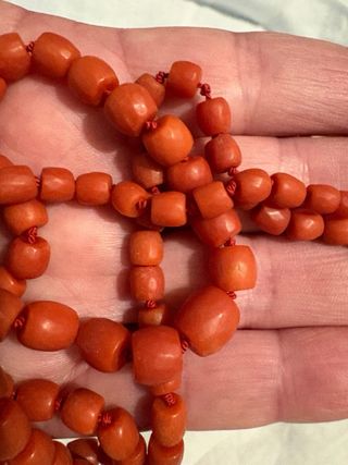 Collar Coral Antiguo labrado