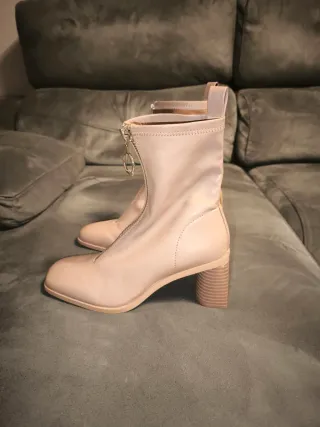 Botines Beige Stradivarius, Talla 38
