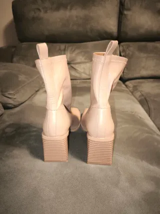 Botines Beige Stradivarius, Talla 38
