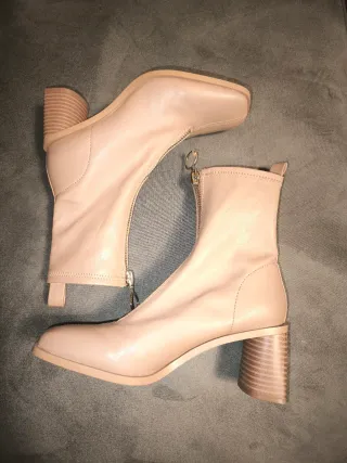 Botines Beige Stradivarius, Talla 38