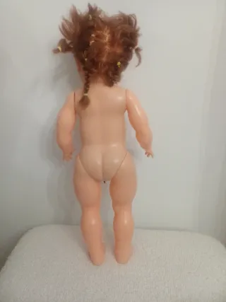 Muñeca antigua de plástico