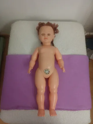 Muñeca antigua de plástico