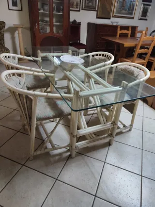 Tavolo in cristallo e bambù con 6 sedie
