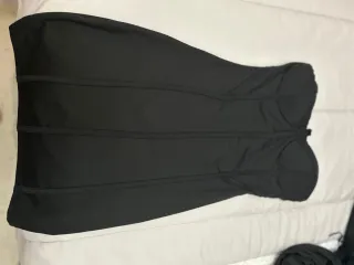 Vestido negro con tirantes