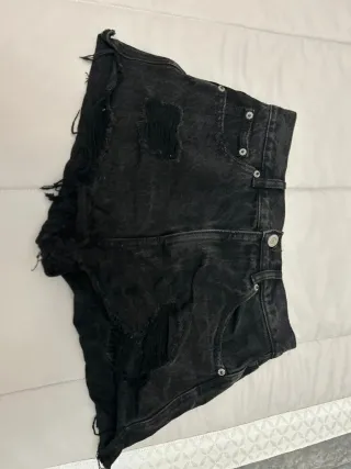 Vestido negro con tirantes