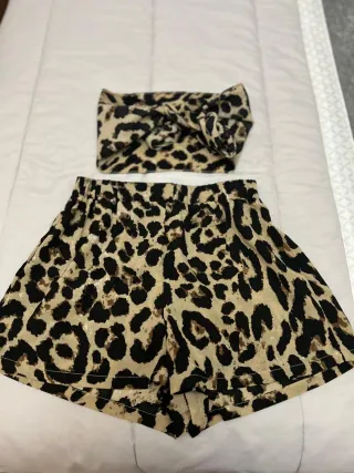 Vestido negro con tirantes