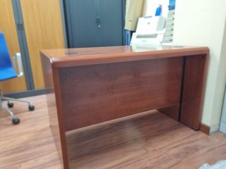 Mesa de despacho de madera