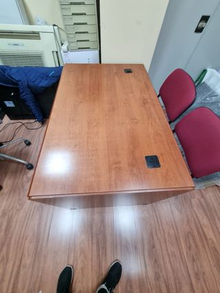 Mesa de despacho de madera