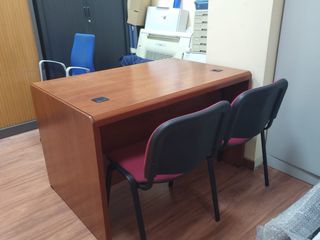 Mesa de despacho de madera