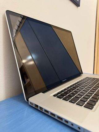 MacBook Pro 17” 512GB Plata