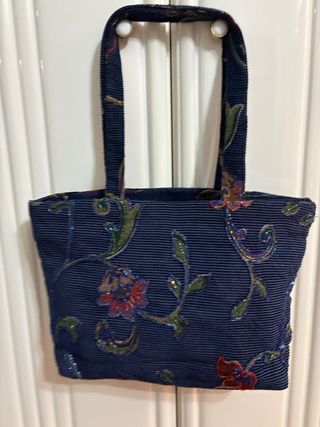 Bolso de colgar azul con flores bordadas