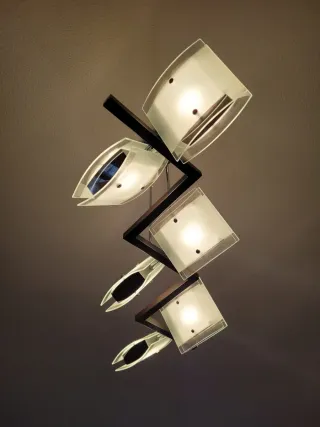 Lámpara moderna cristal, metal y madera