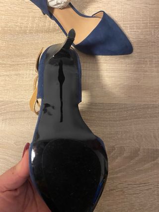 Zapatos de tacón azul y marrón