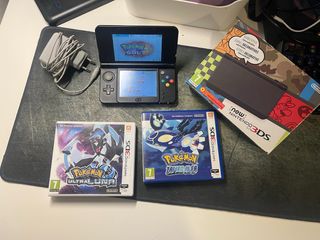 Nintendo New 3DS + 3 Juegos + Caja y cargador.