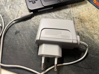 Nintendo New 3DS + 3 Juegos + Caja y cargador.