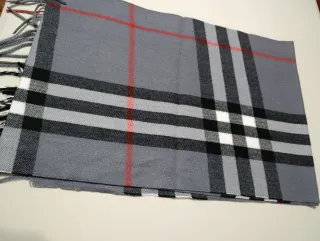 Bufanda Burberry Cuadros Gris y Negro