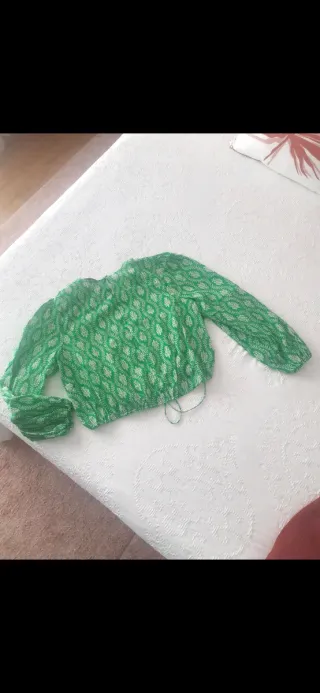 Blusa Zara verde estampada manga larga