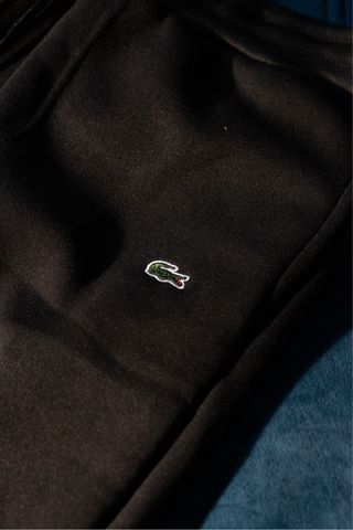 Set Lacoste completo (Sudadera, pantalón y gorro)