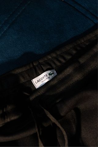 Set Lacoste completo (Sudadera, pantalón y gorro)