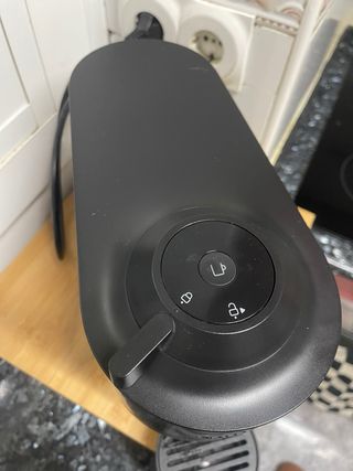 Cafetera Nespresso Vertuo Negra + Soporte capsúlas