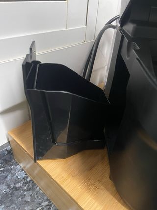 Cafetera Nespresso Vertuo Negra + Soporte capsúlas