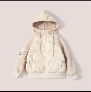 Chaqueta de plumas con capucha nueva