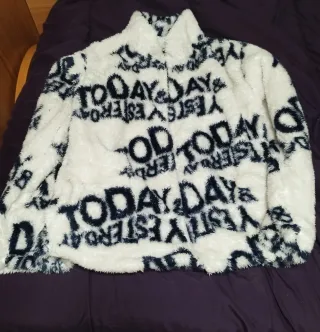 Polar pelito blanco letras azules