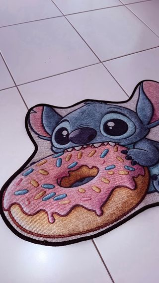 Tapete Decorativo Stitch com Donut