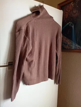 Jersey de cuello alto marrón