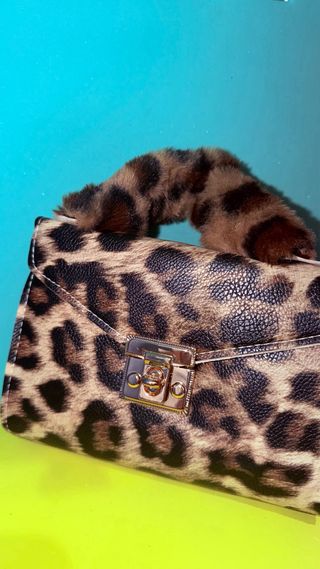 Mala de senhora com padrão leopardo