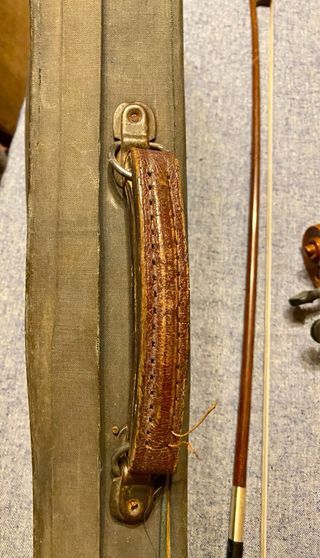 Violino e archetto in legno