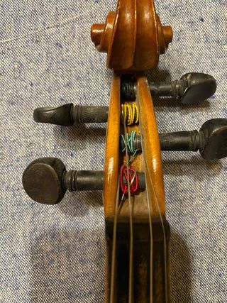 Violino e archetto in legno