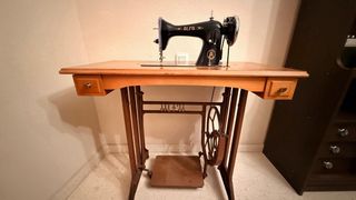 Máquina de coser Alfa antigua