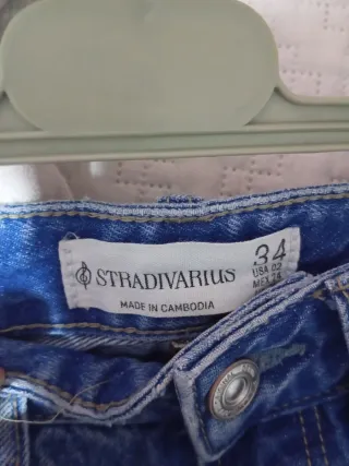 Pantalón vaquero ancho desgastado