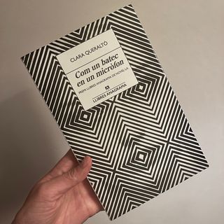 Com un batec en un micròfon