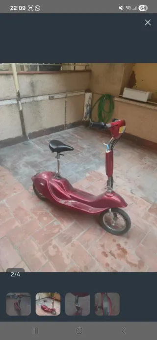 Patinete eléctrico rojo