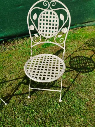 Sedia da giardino in metallo bianco