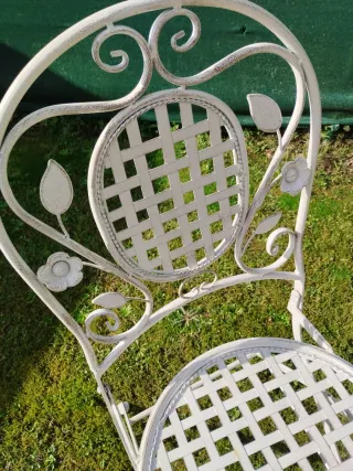 Sedia da giardino in metallo bianco