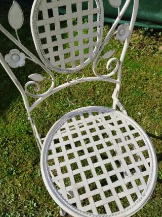 Sedia da giardino in metallo bianco