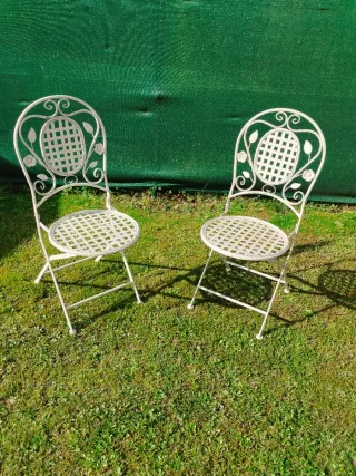 Sedia da giardino in metallo bianco