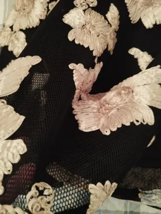 Vestido de fiesta negro y dorado