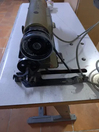 Máquina de coser industrial Brother DB2-B714-5