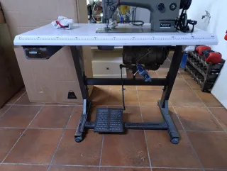 Máquina de coser industrial Brother DB2-B714-5