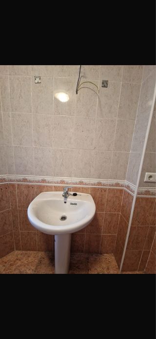 Lavabo, bidé e inodoro de cerámica