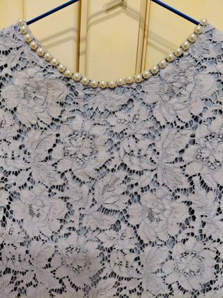 Vestido azul de gipur.