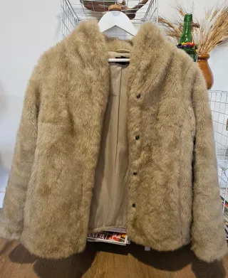 Abrigo H&M Piel Sintética Beige